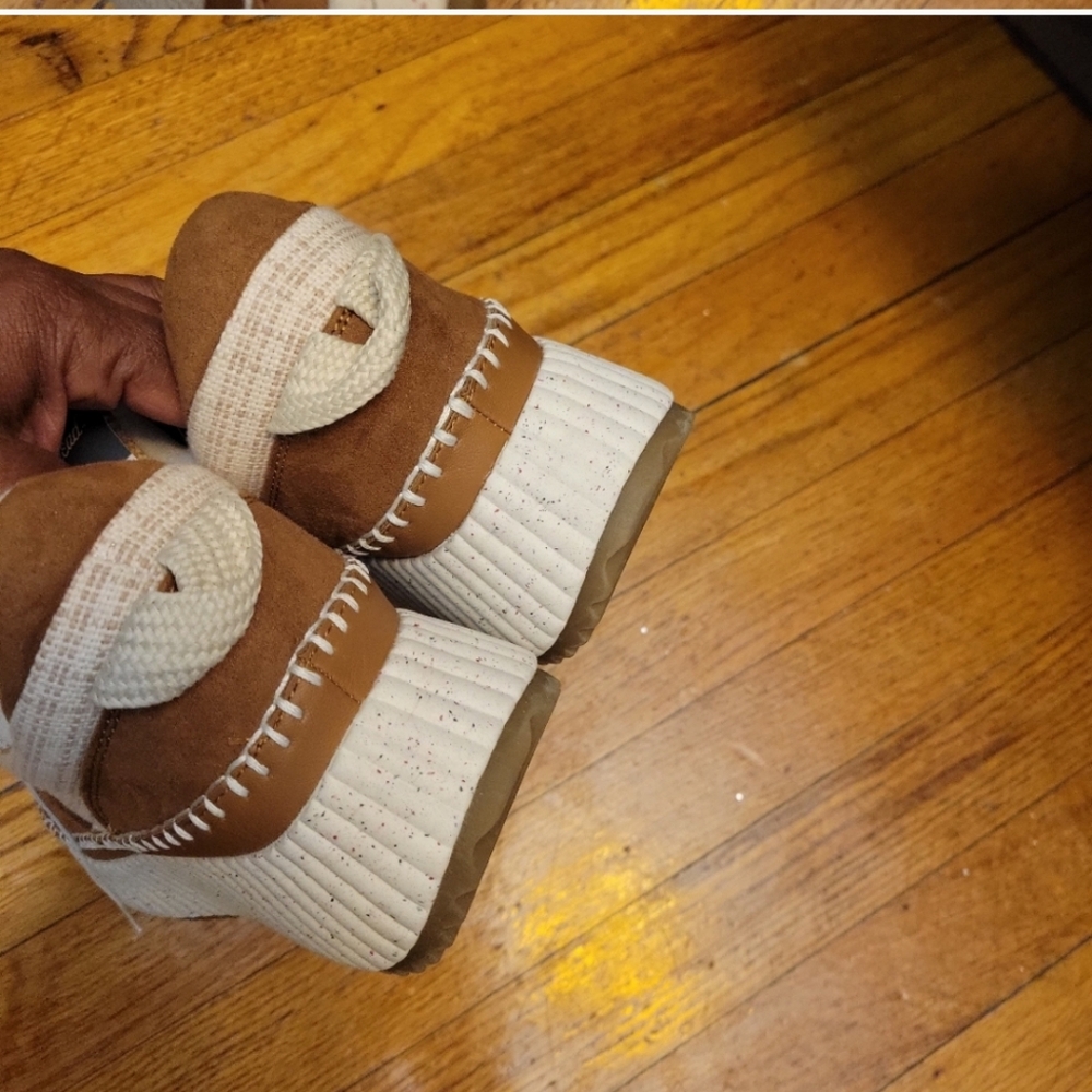 Universal Threads Perephone Tan Sneakers Size 8 - Picture 7 of 12